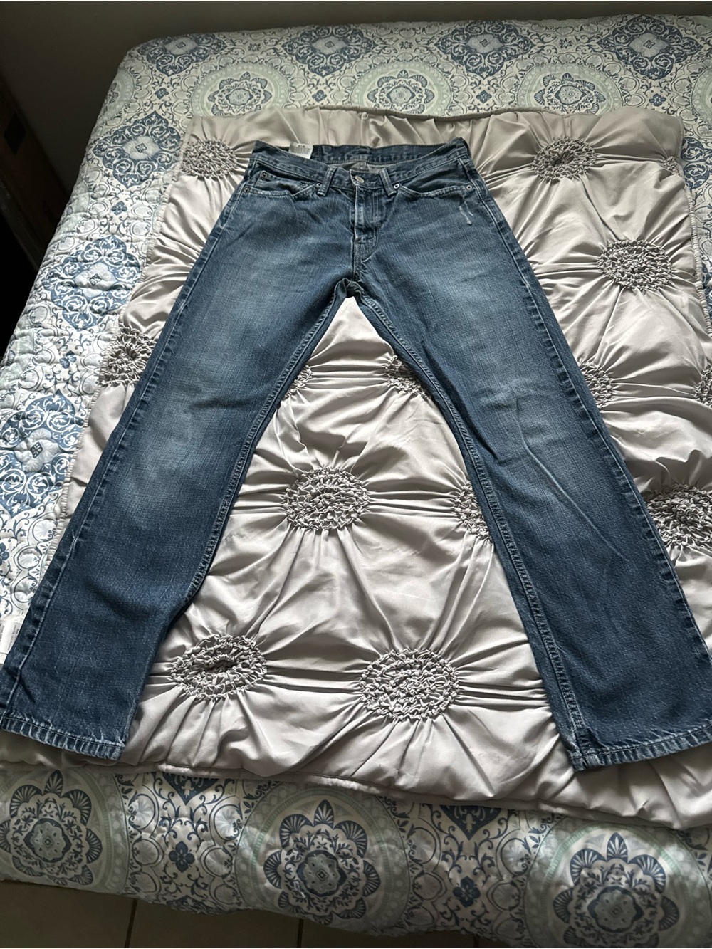 Levi's Men's Medium Blue Straight Jeans